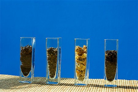 Tea leaves in glass containers, in a row Stock Photo - Premium Royalty-Free, Code: 656-01772613