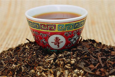 simsearch:656-03076244,k - Chinese teacup and pile of loose tea leaves Stock Photo - Premium Royalty-Free, Code: 656-01772625