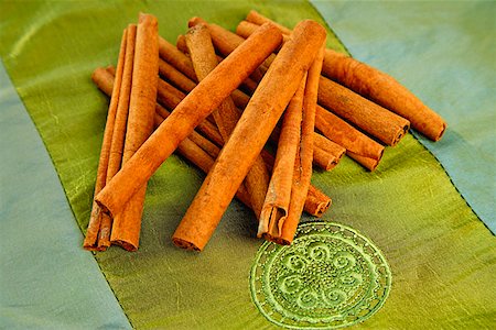 simsearch:656-01771172,k - Bunch of Cinnamon sticks Fotografie stock - Premium Royalty-Free, Codice: 656-01772634