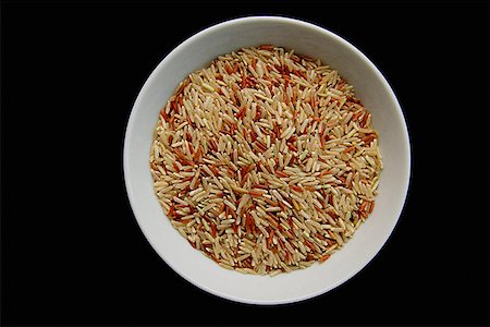 simsearch:656-01771172,k - Still life, uncooked rice in a bowl, high angle view Fotografie stock - Premium Royalty-Free, Codice: 656-01772643