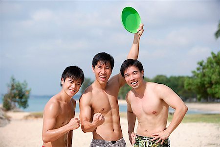 simsearch:656-01772843,k - Three men on beach, smiling at camera Fotografie stock - Premium Royalty-Free, Codice: 656-01772841
