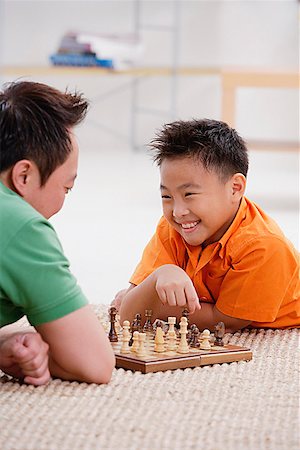 simsearch:656-01768260,k - Father and son playing chess Fotografie stock - Premium Royalty-Free, Codice: 656-01773035