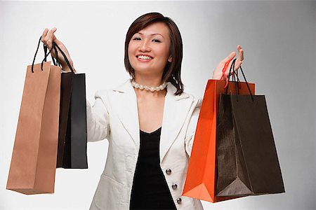 simsearch:656-01771655,k - Woman carrying shopping bags, smiling , portrait Foto de stock - Sin royalties Premium, Código: 656-01773517