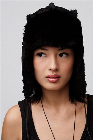 simsearch:656-02371705,k - Jeune femme avec chapeau d'hiver Photographie de stock - Premium Libres de Droits, Code: 656-02371689