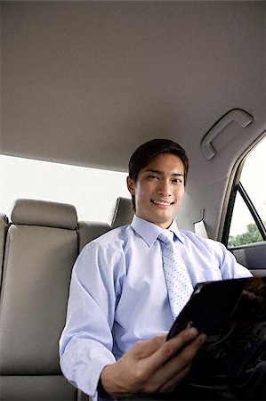 simsearch:656-02879575,k - Businessman in backseat of car Fotografie stock - Premium Royalty-Free, Codice: 656-02371709