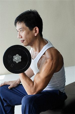 simsearch:656-03241028,k - Profile of man lifting arm weights Foto de stock - Sin royalties Premium, Código: 656-02371756