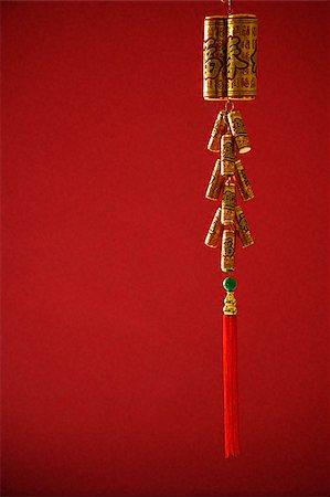 Still life of Chinese New Year decorations, fire crackers Foto de stock - Sin royalties Premium, Código: 656-02660247