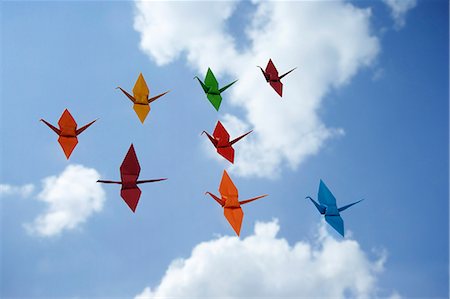 multiple paper cranes against sky backdrop Fotografie stock - Premium Royalty-Free, Codice: 656-02702780