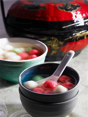 simsearch:656-03076262,k - Chinese glutenous ball soup dessert Foto de stock - Sin royalties Premium, Código: 656-02879556
