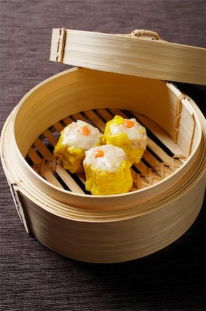 steaming basket - bamboo steamer with dimsum Stock Photo - Premium Royalty-Free, Code: 656-03076270