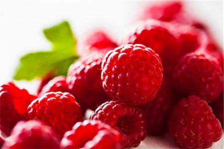 raspberries - Raspberries (close-up) Foto de stock - Sin royalties Premium, Código: 659-06154115