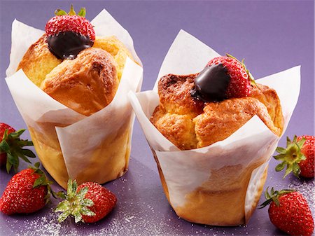 Strawberry muffins Foto de stock - Sin royalties Premium, Código: 659-06154110