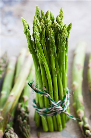 A bundle of green asparagus Stock Photo - Premium Royalty-Free, Code: 659-06154120