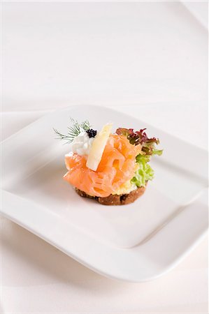 A canape with smoked salmon Stock Photo - Premium Royalty-Free, Code: 659-06154169