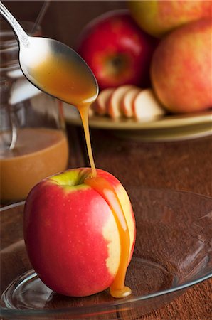 desserts with fruit sauces - Caramel Sauce Pouring Over an Organic Pink Lady Apple Stock Photo - Premium Royalty-Free, Code: 659-06154224