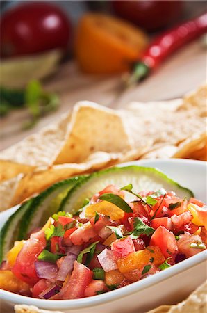 salsa (food) - Bowl of Fresh Salsa with Tortilla Chips Stock Photo - Premium Royalty-Free, Code: 659-06154229