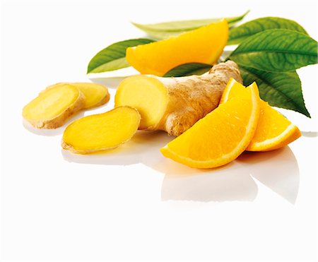 fiore dello zenzero - Ginger and slices of orange Fotografie stock - Premium Royalty-Free, Codice: 659-06154294