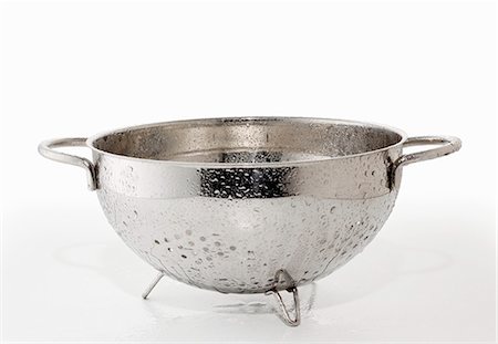 A dripping colander Stock Photo - Premium Royalty-Free, Code: 659-06154377