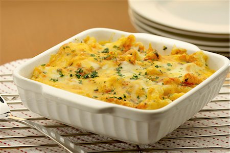 pasta gratin - Bowl of Macaroni and Cheese; Fork Stock Photo - Premium Royalty-Free, Code: 659-06154390