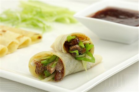 simsearch:659-09125760,k - Beef rolls with spring onions (Thailand) Foto de stock - Sin royalties Premium, Código: 659-06154406