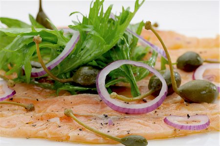 Salmon carpaccio with rocket, onions and capers Stock Photo - Premium Royalty-Free, Code: 659-06154403