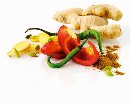 simsearch:659-07598604,k - Ginger, pepper, chili pepper, curry powder Stock Photo - Premium Royalty-Free, Code: 659-06154508