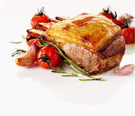 simsearch:659-01857139,k - Rack of lamb with tomatoes and rosemary Foto de stock - Sin royalties Premium, Código: 659-06154525