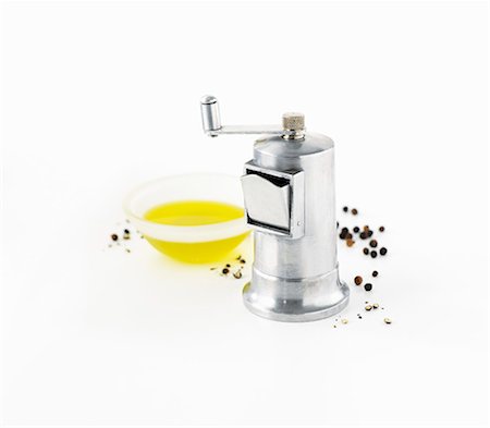 simsearch:659-06495651,k - Pepper grinder, peppercorns and olive oil Stock Photo - Premium Royalty-Free, Code: 659-06154536