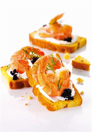 pan recipe - Bruschetta with prawns and caviar Foto de stock - Sin royalties Premium, Código: 659-06154654