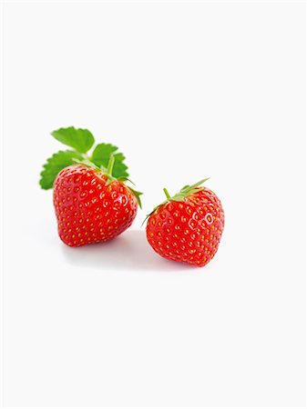 simsearch:659-06153643,k - Deux fraises Photographie de stock - Premium Libres de Droits, Code: 659-06154692