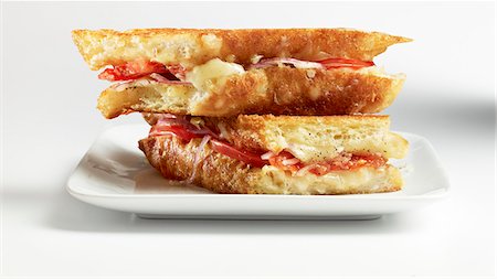 A toasted cheese and tomato sandwich Foto de stock - Sin royalties Premium, Código: 659-06154787