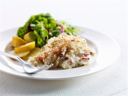 Potato pancetta gratin with courgette and a side salad Stock Photo - Premium Royalty-Free, Code: 659-06154793