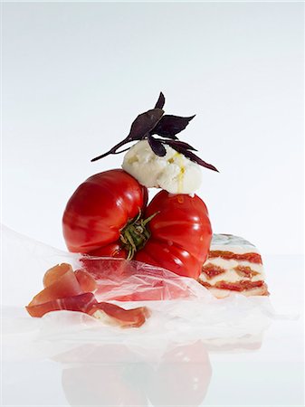 Tomatoes, bocconcini and prosciutto Stock Photo - Premium Royalty-Free, Code: 659-06154802