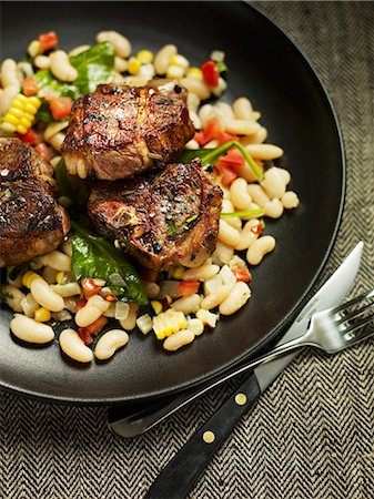 simsearch:659-07029012,k - Lamb chops on a bean and corn salad Foto de stock - Sin royalties Premium, Código: 659-06154810