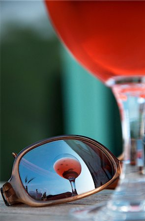 simsearch:659-06154187,k - An aperitif in a glass reflected in a pair of sunglasses Stock Photo - Premium Royalty-Free, Code: 659-06154820