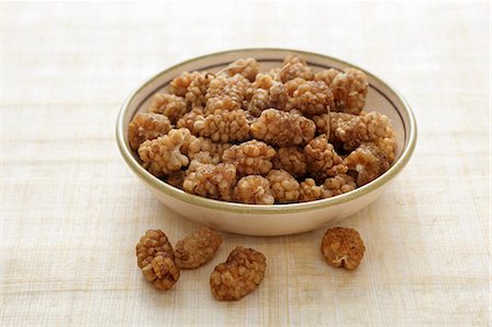 A bowl of dried white mulberries Stock Photo - Premium Royalty-Free, Code: 659-06154867