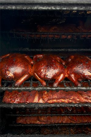 simsearch:659-06373401,k - Whole Barbecue Chickens and Barbecue Ribs in a Smoker Foto de stock - Sin royalties Premium, Código: 659-06154963