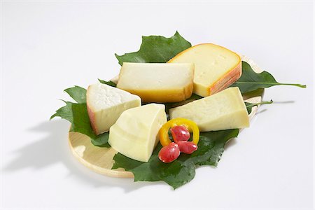 simsearch:659-06372672,k - Spanish cheeses on leaves Stock Photo - Premium Royalty-Free, Code: 659-06155017