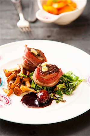 simsearch:659-06185843,k - Beef fillet wrapped in bacon with chanterelle mushrooms and savoy cabbage Stock Photo - Premium Royalty-Free, Code: 659-06155012