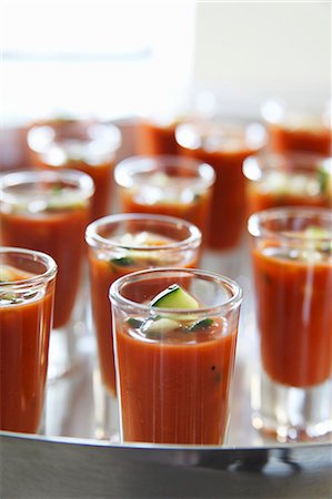 Gazpacho in shot glasses Foto de stock - Sin royalties Premium, Código: 659-06155033