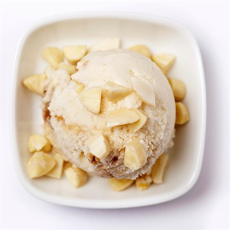 Almond ice cream with chopped almonds Foto de stock - Sin royalties Premium, Código: 659-06155144