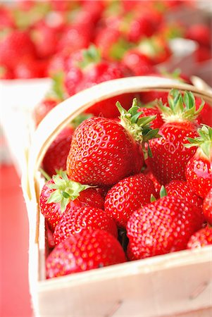 panier - Pinte de fraises Photographie de stock - Premium Libres de Droits, Code: 659-06155147