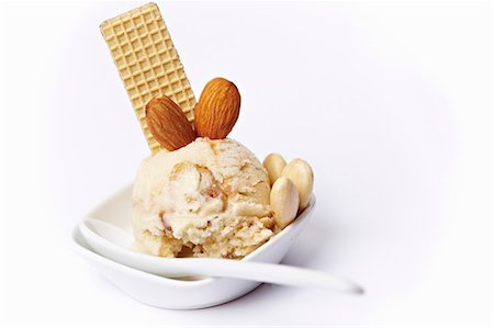 simsearch:659-06901871,k - Almond ice cream with almond brittle and a wafer in an ice cream dish Stock Photo - Premium Royalty-Free, Code: 659-06155143