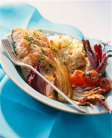 simsearch:659-06495301,k - Fried salmon with fennel, tomatoes and red onions Foto de stock - Sin royalties Premium, Código: 659-06155191