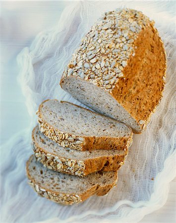 simsearch:659-03527834,k - Wholemeal bread, sliced Stock Photo - Premium Royalty-Free, Code: 659-06155239