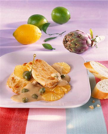 simsearch:659-01848366,k - Chicken breast with lemons and caper sauce Foto de stock - Royalty Free Premium, Número: 659-06155257