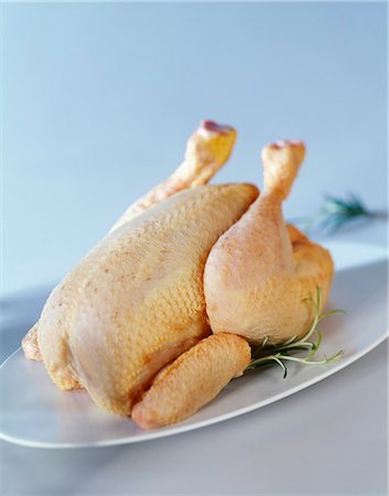A fresh chicken Fotografie stock - Premium Royalty-Free, Codice: 659-06155263