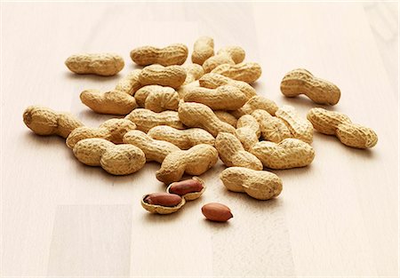 peanuts - Peanuts Stock Photo - Premium Royalty-Free, Code: 659-06155305