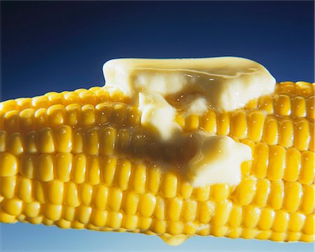 Cooked corn on the cob with melting butter Foto de stock - Sin royalties Premium, Código: 659-06155300