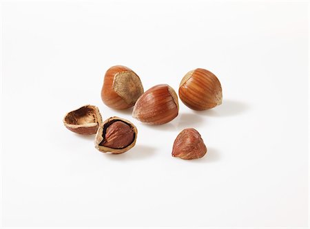 Hazelnuts, shelled and unshelled Stock Photo - Premium Royalty-Free, Code: 659-06155316